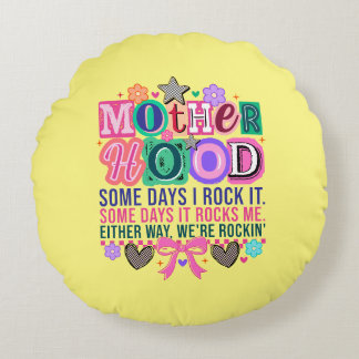 Fun Rockin Motherhood word art Rond Kussen