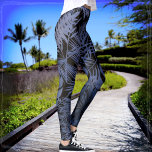 Fun tropical marine bleu feuille de palmier motif<br><div class="desc">Soyez à la pointe dans ces incroyables leggings graphiques d'un motif feuille de palmier bleu poussiéreux sur un arrière - plan bleu nuit foncé. Faites du sport, faites des courses, ou juste traînez dans ces leggings super étonnants qui sont sûrs de faire une déclaration de mode partout où vous allez....</div>
