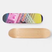Funky 80s roze boombox met palmbomen skateboard (Horizontaal)