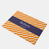 Funky Oranje Pattern Familienaam en Jaar Modern Deurmat (Schuin)