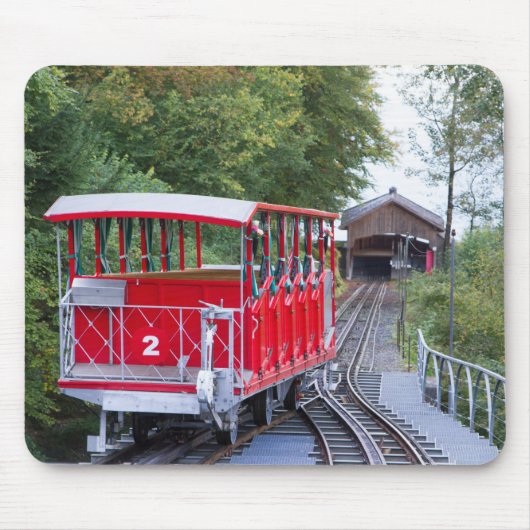 Funky Red Funicular Mousepad Muismat (Voorkant)