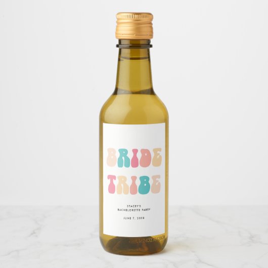 Funky Retro Bride Tribe Bachelorette Wijn Etiket (Voorkant)