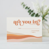 Funky Retro Oranje Peach en Gold RSVP Reply Card (Staand voorkant)