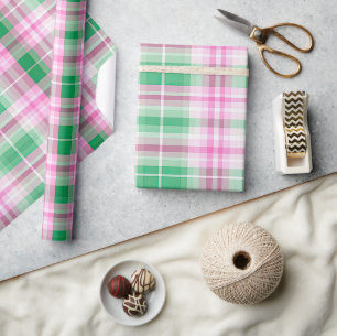 Funky roze en groen geruite tartanpatroon cadeaupapier