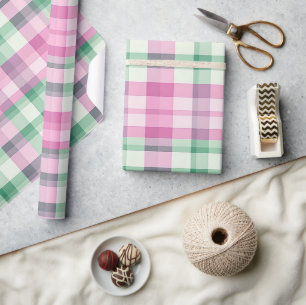Funky roze en groen geruite tartanpatroon cadeaupapier