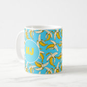 Funky Tropical Banana Pattern Monogram Fruit Print Koffiemok (Voorkant links)