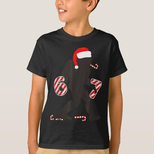 Funny 67 Meme With Bigfoot And Candy Canes Christm T-shirt (Voorkant)