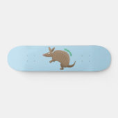 Funny armadillo happy cartoon illustratie skateboard (Horizontaal)