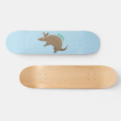 Funny armadillo happy cartoon illustratie skateboard (Horizontaal)