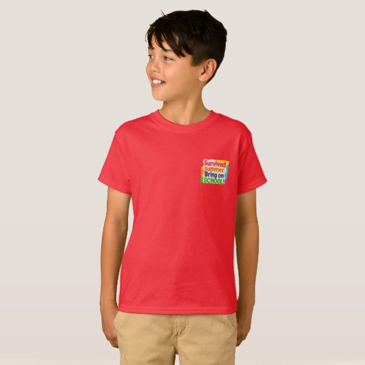 Funny Back to School Kids T-Shirt – "Survived Summ (Voorkant volledig)