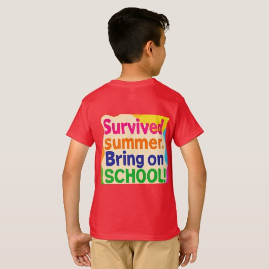 Funny Back to School Kids T-Shirt – "Survived Summ (Achterkant volledig)