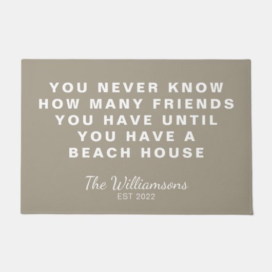 Funny Beach House Friends Quote Personalized Taupe Deurmat (Voorkant)