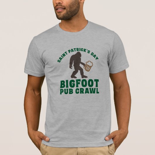 Funny Big Foot Pub kruipt St Patricks Day T-Shirt (Voorkant)