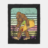 Funny Bigfoot Holding A Taco Fleece Deken (Voorkant)