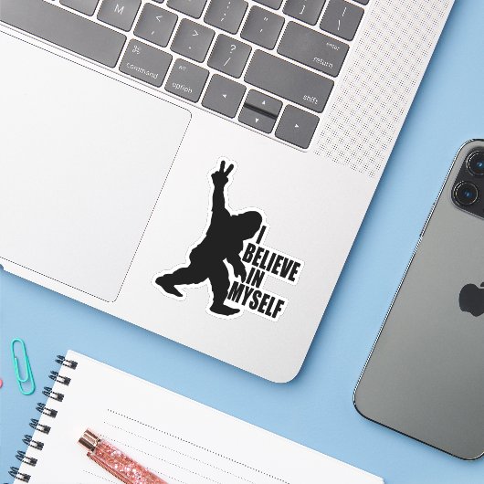 Funny Bigfoot-Je crois en mon autocollant (Ordinateur portable avec iPhone)