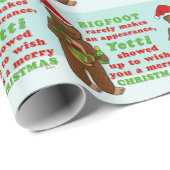 Funny Bigfoot Merry Kerstmis Sasquatch Pun Cadeaupapier (Rol Hoek)