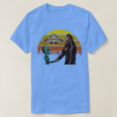 Funny Bigfoot Sasquatch en Alien UFO Abductie T-shirt (Design voorkant)