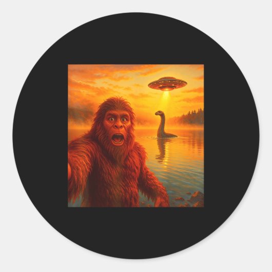 Funny Bigfoot Selfie With Loch Ness Monster And Uf Ronde Sticker (Voorkant)