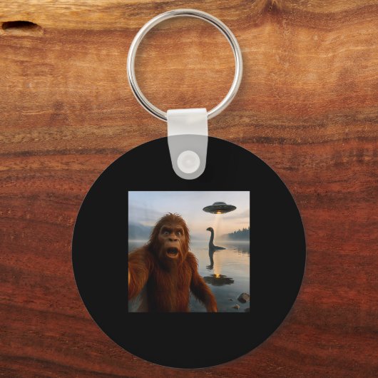 Funny Bigfoot Selfie With Loch Ness Monster And Uf Sleutelhanger (Voorkant)