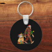 Funny Bigfoot Steals Santa & Xmas Tree - Chris Sleutelhanger (Voorkant)