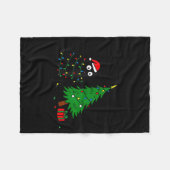 Funny Black Cat Pushing 67 Christmas Tree Over Cat Fleece Deken (Voorkant (Horizontaal))