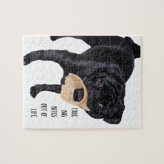 Funny Black Pug Haal grote bites uit het leven Legpuzzel (Horizontaal)