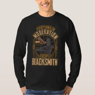 Funny Blacksmith is het aambeeld van de hamer T-shirt