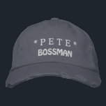 Funny Bossman Bossman Casquette avec le nom person<br><div class="desc">Funny BOSS Bossman Casquette avec nom personnalisé A04 BLUE Casquette WHITE Thread Créez votre propre casquette de baseball personnalisé. C'est facile ! Avez-vous un grand BOSS ? Voici un casquette amusant que vous pouvez personnaliser avec un nom. Ce casquette fait partie de la collection de cadeaux GREAT BOSS. Vous pouvez...</div>