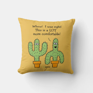 Funny Cactus Cartoon op Desert Gold Achtergrond Kussen