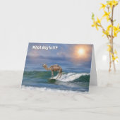Funny Camel Surf dans l'océan Carte d'anniversaire (Fleur jaune)