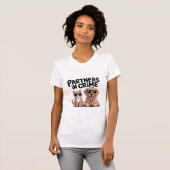 Funny Cat & Dog T-Shirt – “Partners in Crime”  (Devant entier)