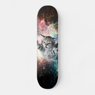 Funny cat in de ruimte skateboard