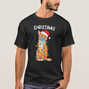 Funny Cat in Face Mask and Santa Hat Kerstmis 202 T-shirt