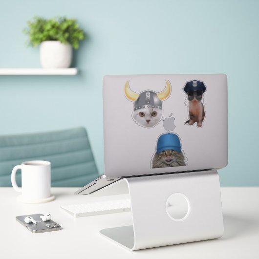 Funny Cat Memes Sticker (Laptop op bureau)