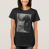 Funny Cat Surprised Happy Selfie With Bigfoot Sasq T-shirt (Voorkant)
