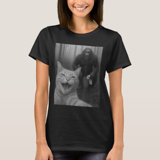 Funny Cat Surprised Happy Selfie With Bigfoot Sasq T-shirt (Voorkant)