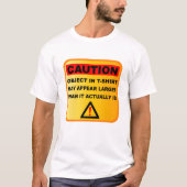 Funny Caution voorwerpen kunnen groter lijken T-shirt (Voorkant)