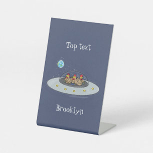 Funny chickens in space cartoon illustratie reclamebord met voetstuk