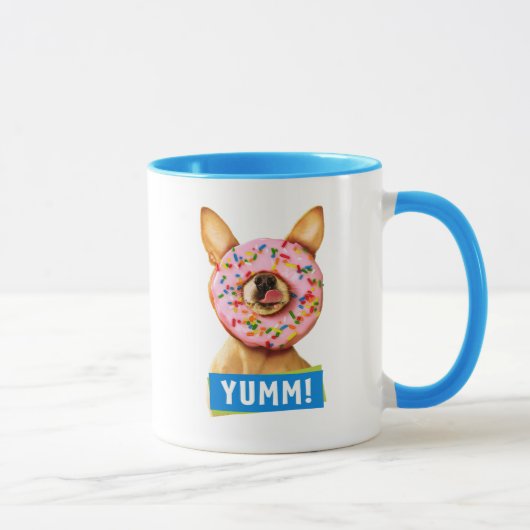 Funny Chihuahua Dog met Sprinkle Donut op Nose Mok (Rechts)