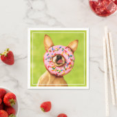 Funny Chihuahua Dog met Sprinkle Donut op Nose Servet (Insitu)