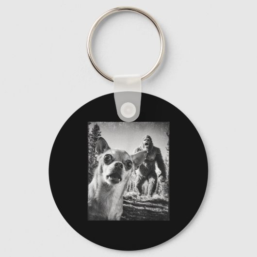 Funny Chihuahua Selfie With Bigfoot Sasquatch Cryp Sleutelhanger (Voorkant)
