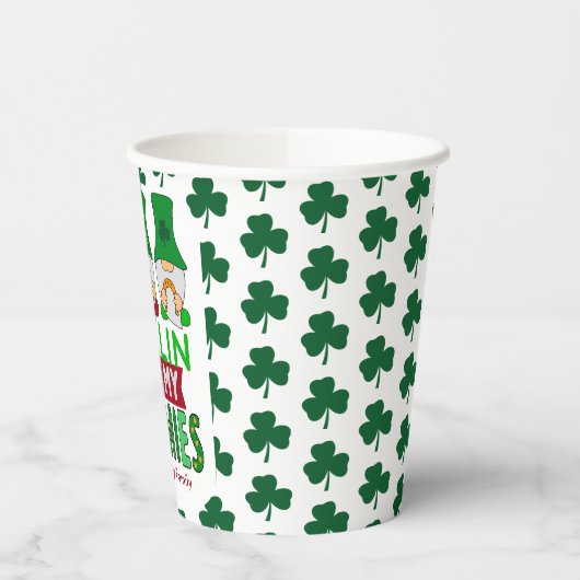 Funny Chillin met mijn Gnomies St Patricks Day Papieren Bekers (Links)