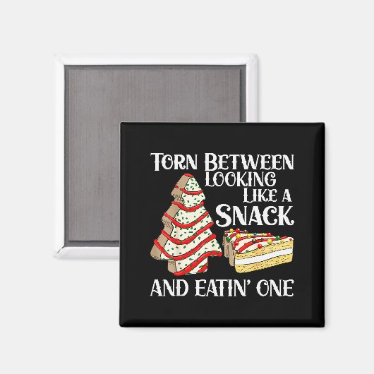 Funny Christmas Tree Cake Torn Between Looking Lik Magneet (Voorkant / Achterkant)