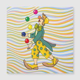 Funny Clown die speelt met kleurrijke balls