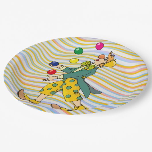 Funny Clown die speelt met kleurrijke balls Papieren Bordje (Gekanteld)