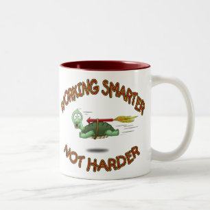 Funny Coffee Mugs: Werk slimmer dan harder Tweekleurige Koffiemok