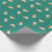 Funny Corgi Puppy in Green Wrapping Paper Cadeaupapier (Hoek)