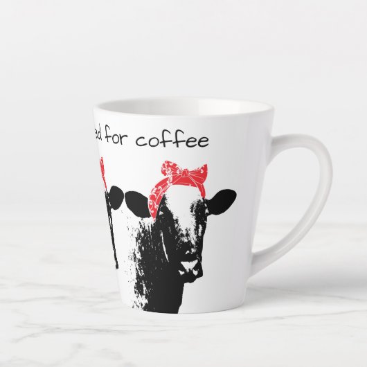 Funny Cow die een Rode Bandana beheert Latte Mok (Rechts)