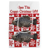 Funny Crappie Gevist Pun Vrolijk Kerstfeest Medium Cadeauzakje (Achterkant)