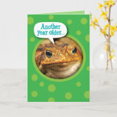 Funny Croaking Toad Birthday Greeting Kaart (Gele Bloem)